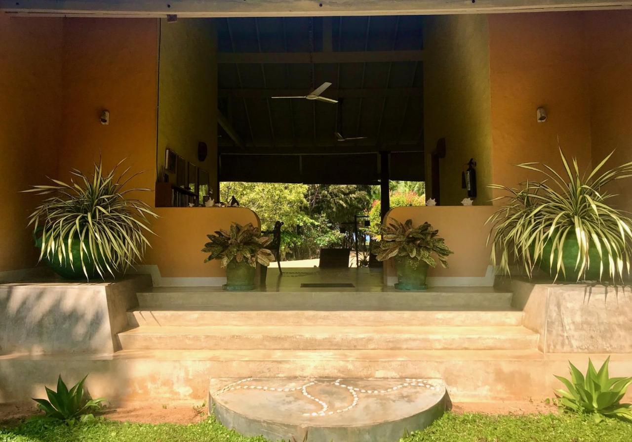 Khomba Beach House Alankuda Exterior foto